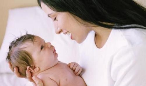 出现这些情况,医生建议孕妈不要纠结,应该果断选择剖腹产