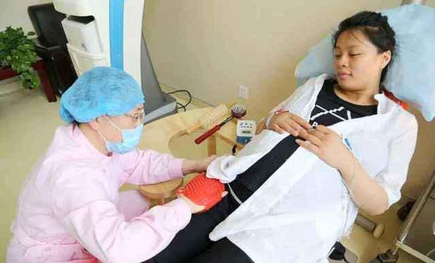 很多孕妈想知道,什么是导乐陪伴分娩,生产到底要不要请导乐呢